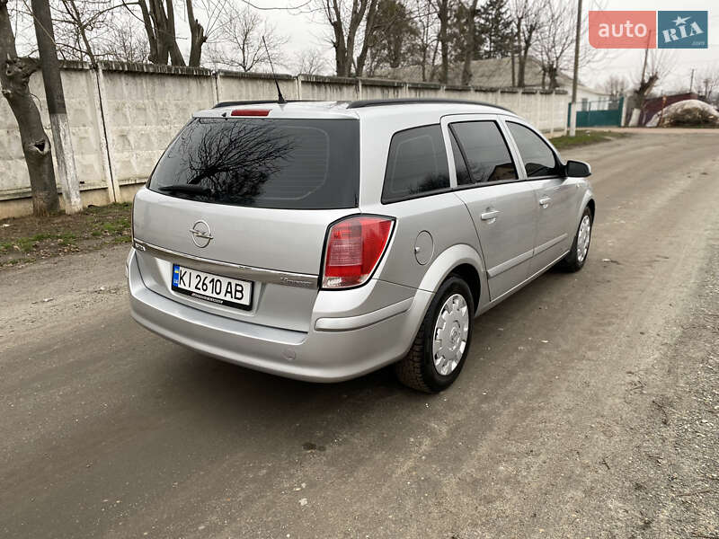 Універсал Opel Astra 2006 в Радомишлі