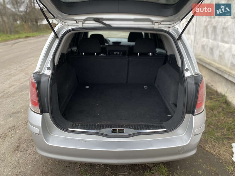 Універсал Opel Astra 2006 в Радомишлі