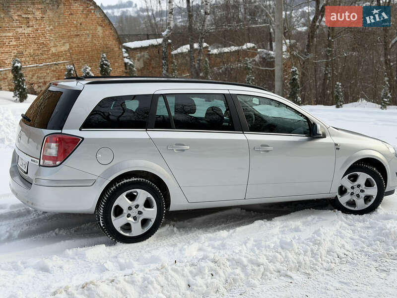 Універсал Opel Astra 2010 в Вишнівці