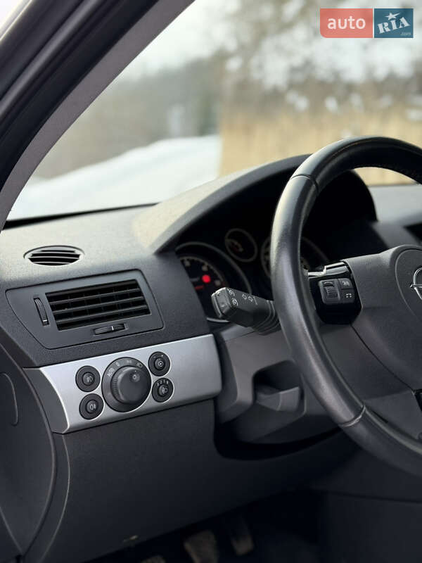 Універсал Opel Astra 2010 в Вишнівці