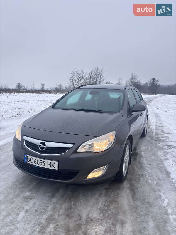 Універсал Opel Astra 2011 в Умані