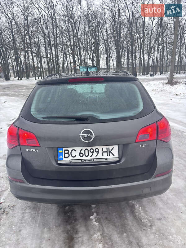Універсал Opel Astra 2011 в Умані