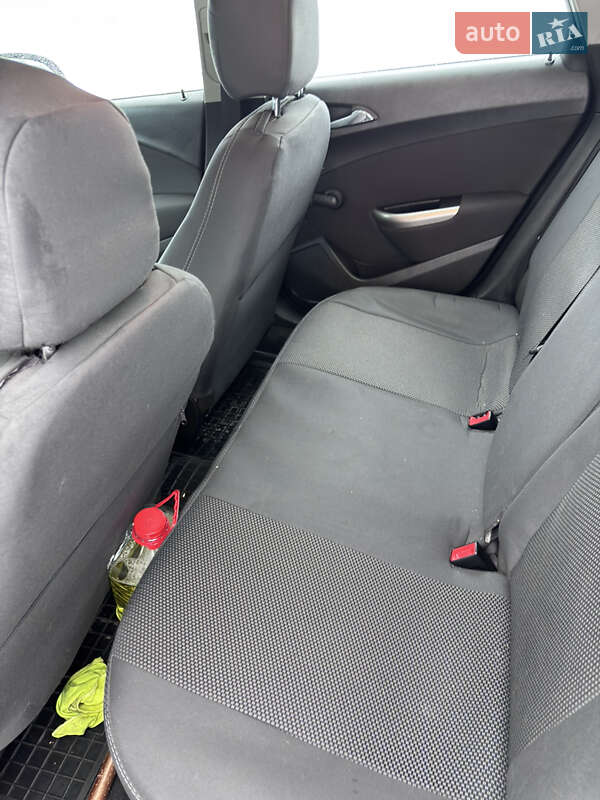 Універсал Opel Astra 2011 в Умані