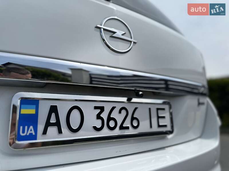 Универсал Opel Astra 2010 в Иршаве