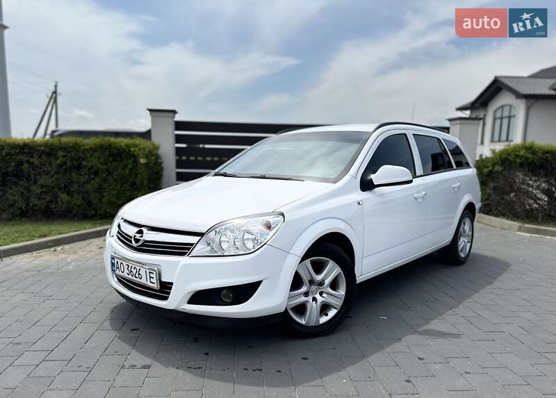Универсал Opel Astra 2010 в Иршаве