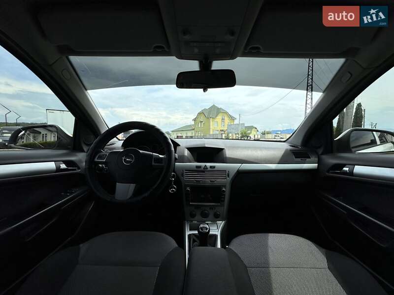 Универсал Opel Astra 2010 в Иршаве