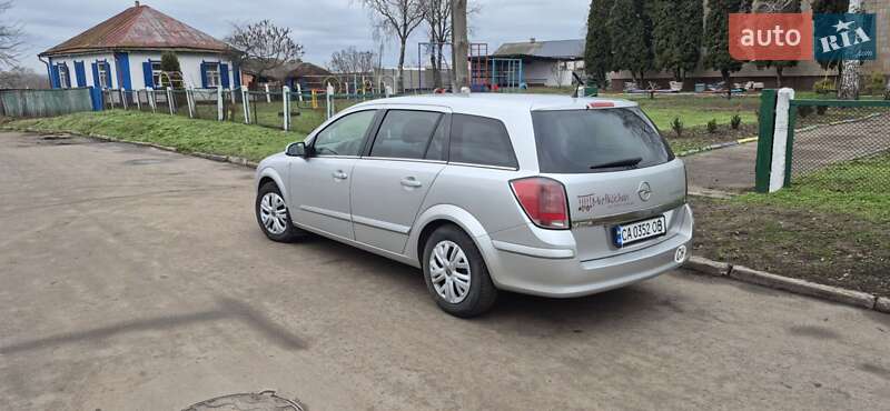 Універсал Opel Astra 2005 в Золотоноші