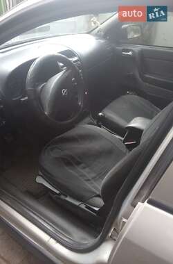 Седан Opel Astra 2006 в Днепре