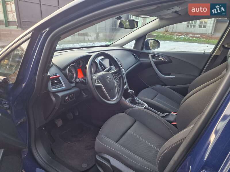 Универсал Opel Astra 2013 в Мукачево