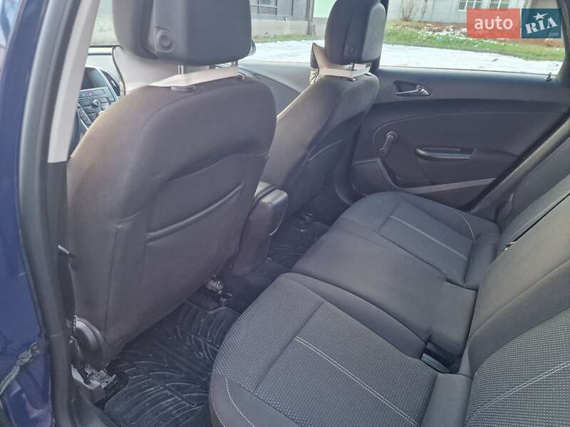 Универсал Opel Astra 2013 в Мукачево