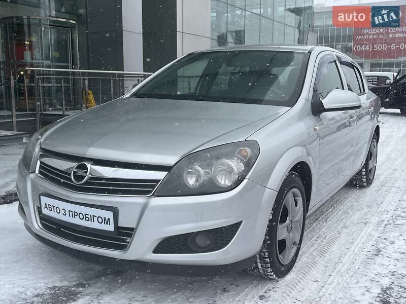 Хэтчбек Opel Astra 2012 в Киеве фото 2 Хэтчбек Opel Astra 2012 в Киеве