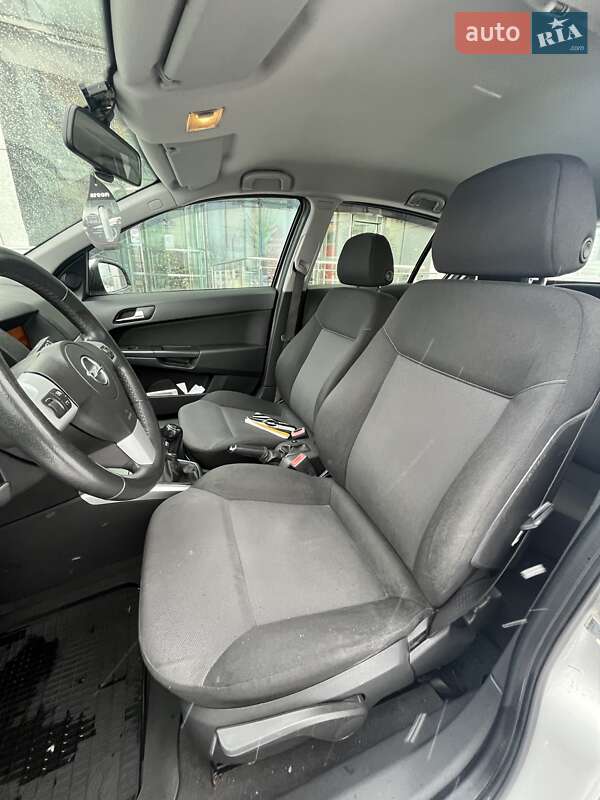 Хэтчбек Opel Astra 2012 в Киеве фото 18 Хэтчбек Opel Astra 2012 в Киеве