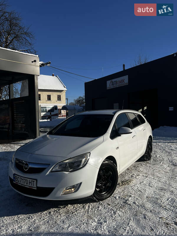 2011 Opel Astra, VIN W0LPD8EV0B8082174:plate — фото 1 (autoria)