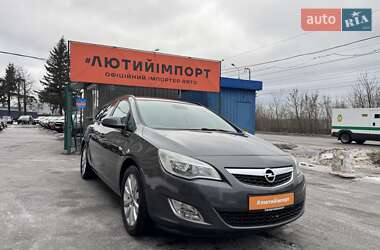 Універсал Opel Astra 2011 в Сумах