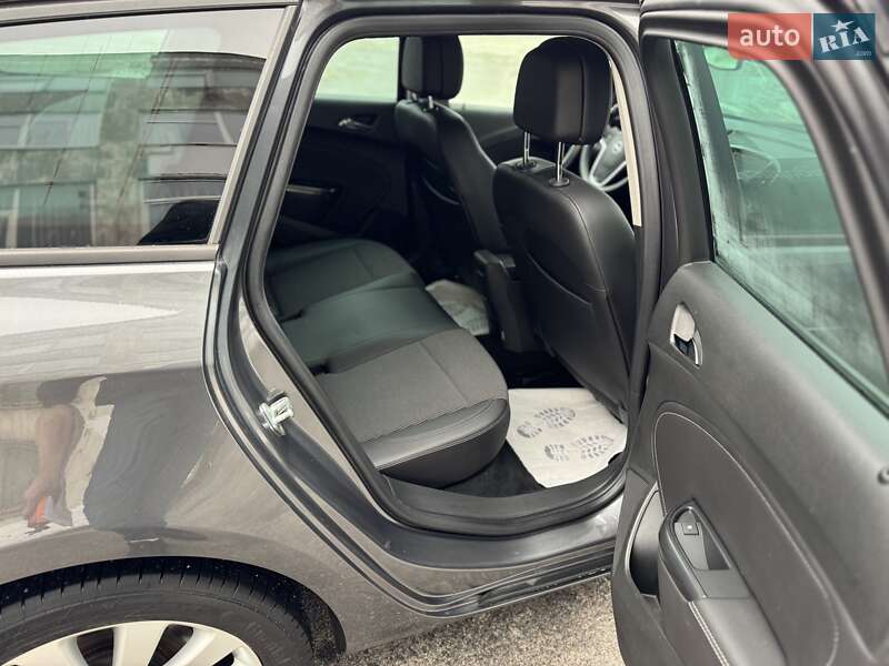 Универсал Opel Astra 2011 в Сумах