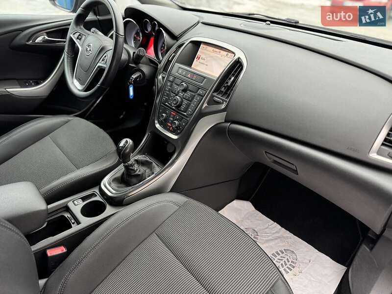 Универсал Opel Astra 2011 в Сумах