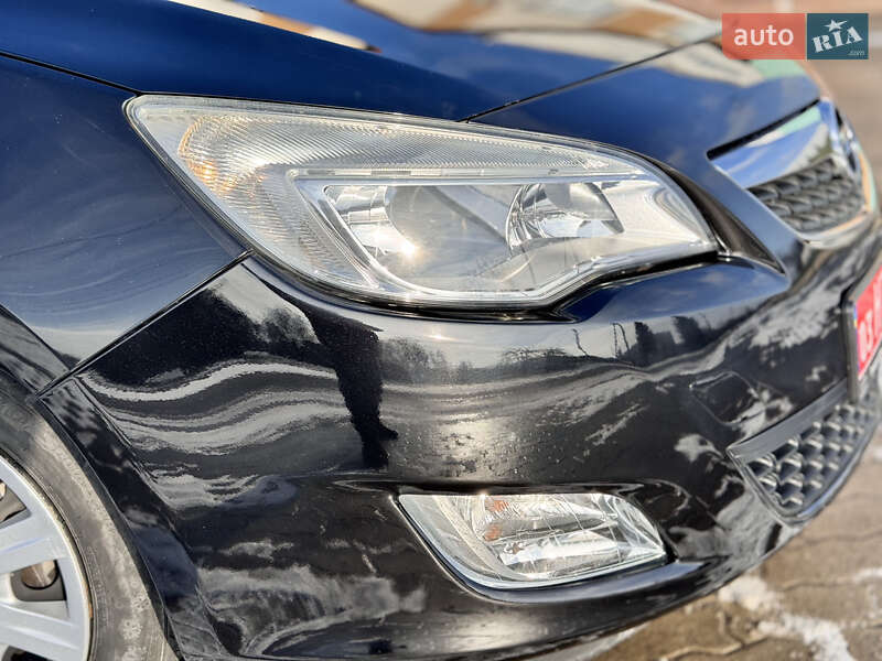 Хэтчбек Opel Astra 2010 в Великой Багачке