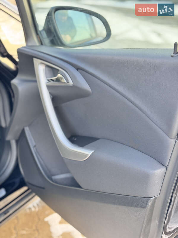 Хэтчбек Opel Astra 2010 в Великой Багачке