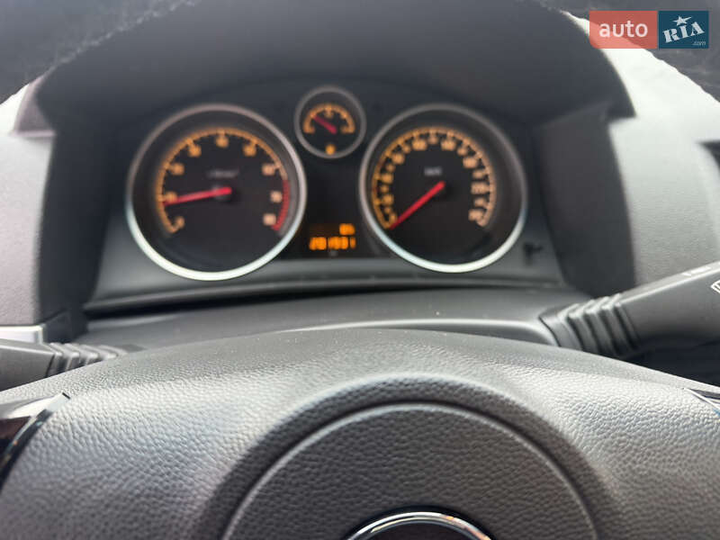 Универсал Opel Astra 2010 в Калуше