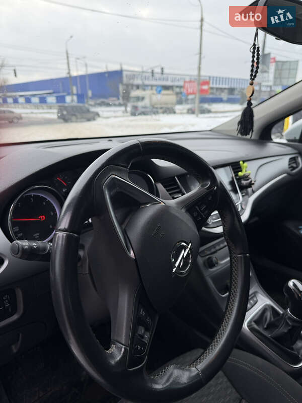 Універсал Opel Astra 2017 в Чернівцях