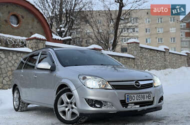 Універсал Opel Astra 2010 в Тернополі