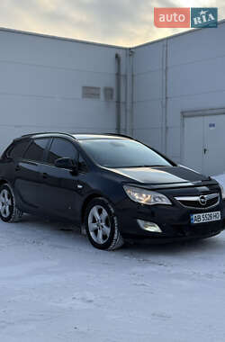 Універсал Opel Astra 2011 в Києві