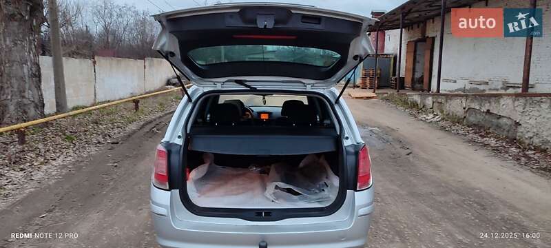 Универсал Opel Astra 2010 в Первомайске