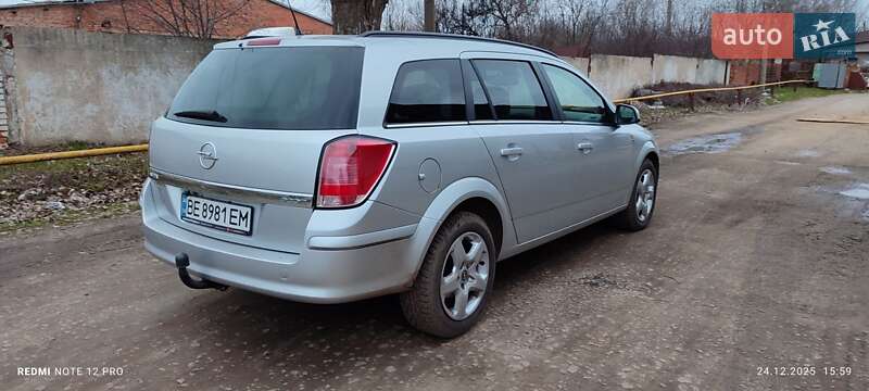 Универсал Opel Astra 2010 в Первомайске