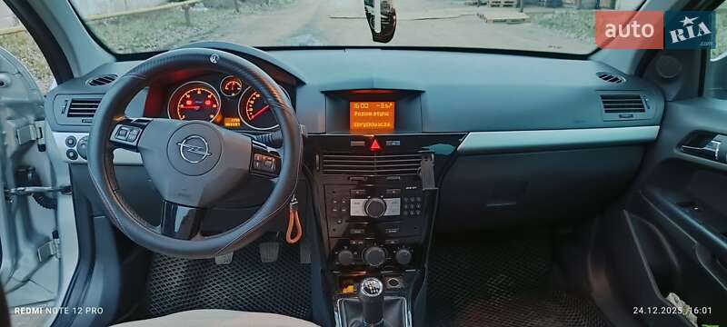 Универсал Opel Astra 2010 в Первомайске