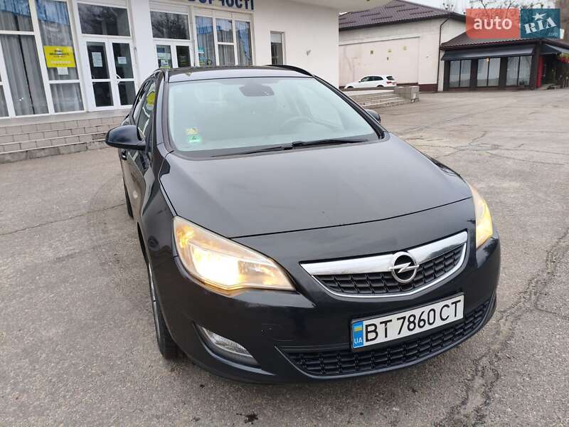 Opel Astra 2011 Opel Astra 2011