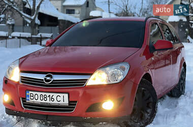Універсал Opel Astra 2010 в Тернополі