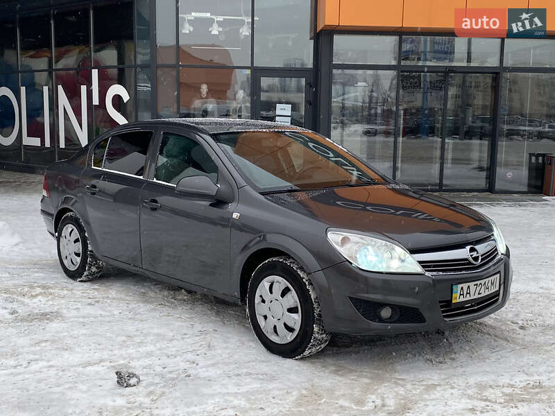 Седан Opel Astra 2012 в Киеве