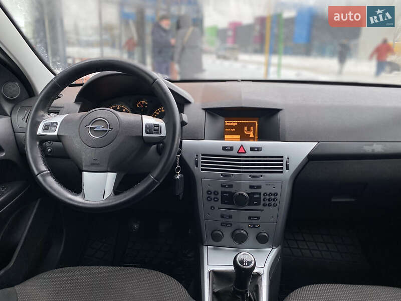 Седан Opel Astra 2012 в Киеве