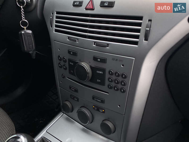 Седан Opel Astra 2012 в Киеве