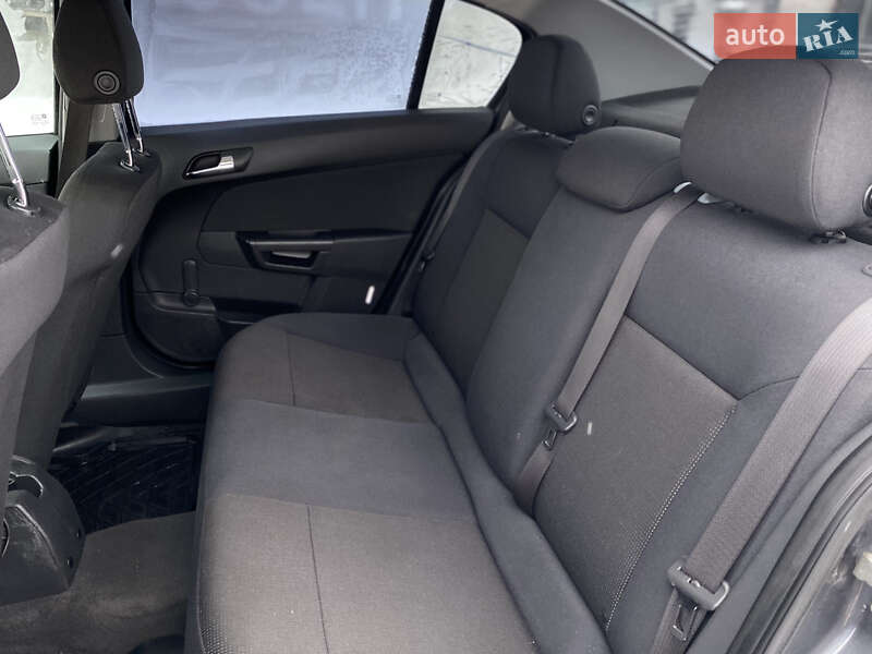 Седан Opel Astra 2012 в Киеве