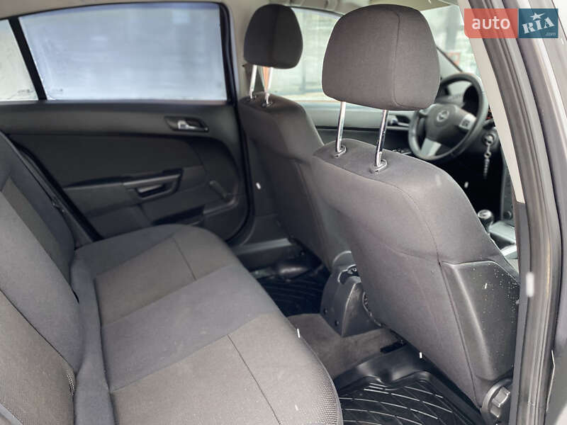 Седан Opel Astra 2012 в Киеве