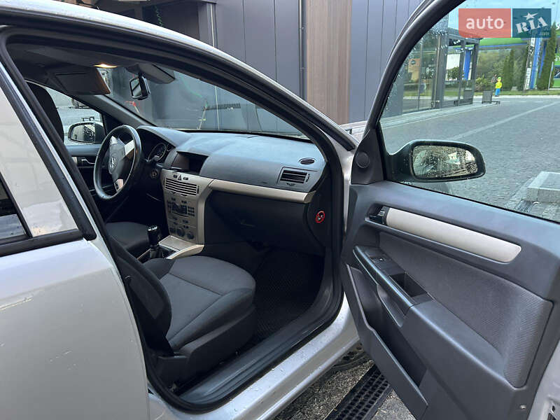 Хэтчбек Opel Astra 2007 в Тячеве фото 14 Хэтчбек Opel Astra 2007 в Тячеве