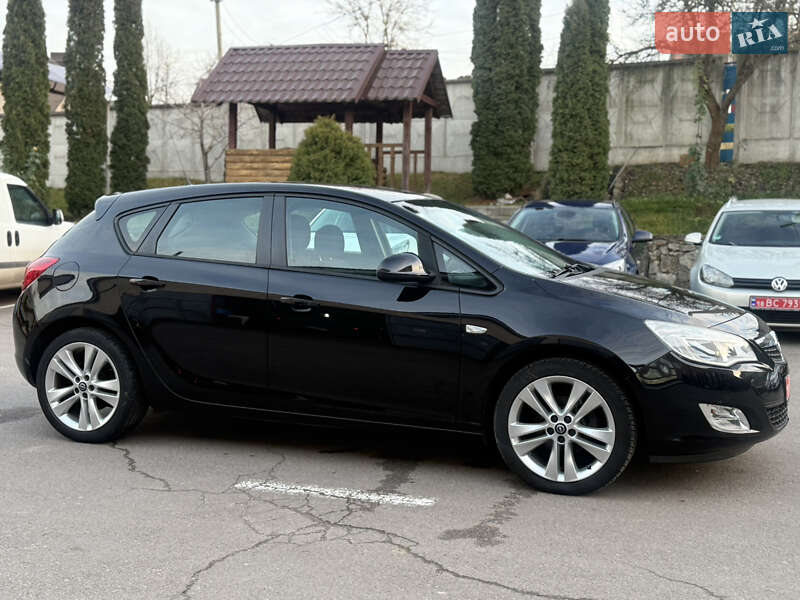 Хэтчбек Opel Astra 2010 в Ровно