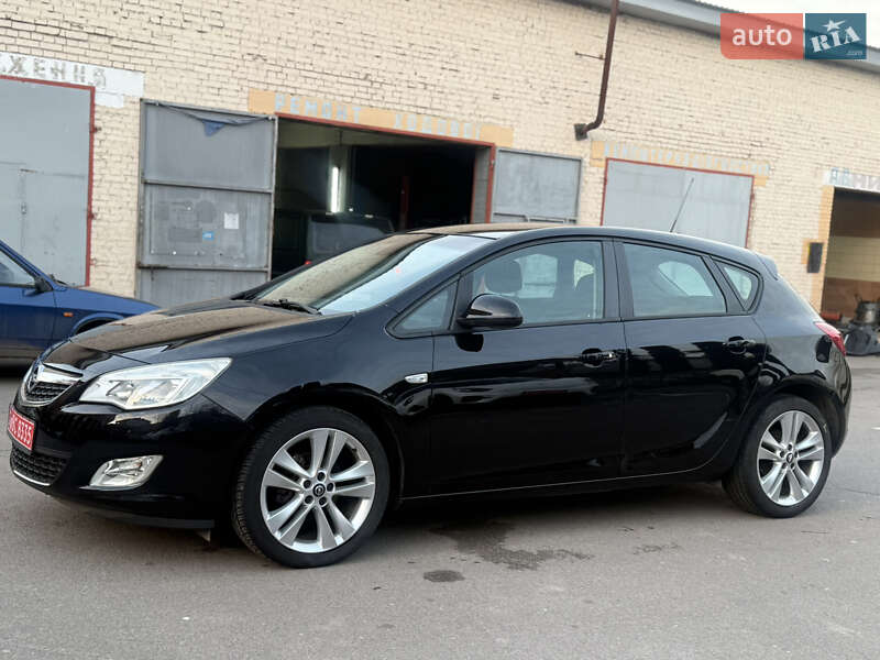 Хэтчбек Opel Astra 2010 в Ровно