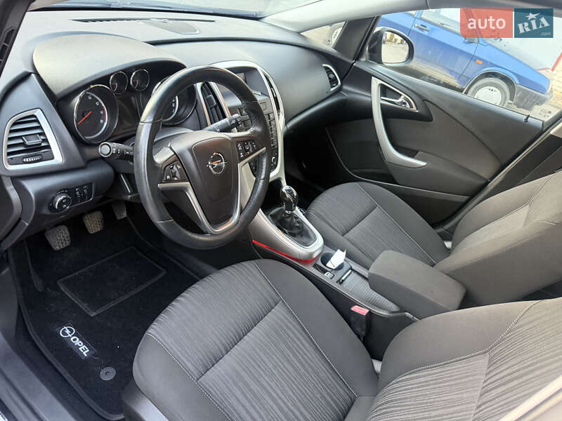 Хэтчбек Opel Astra 2010 в Ровно