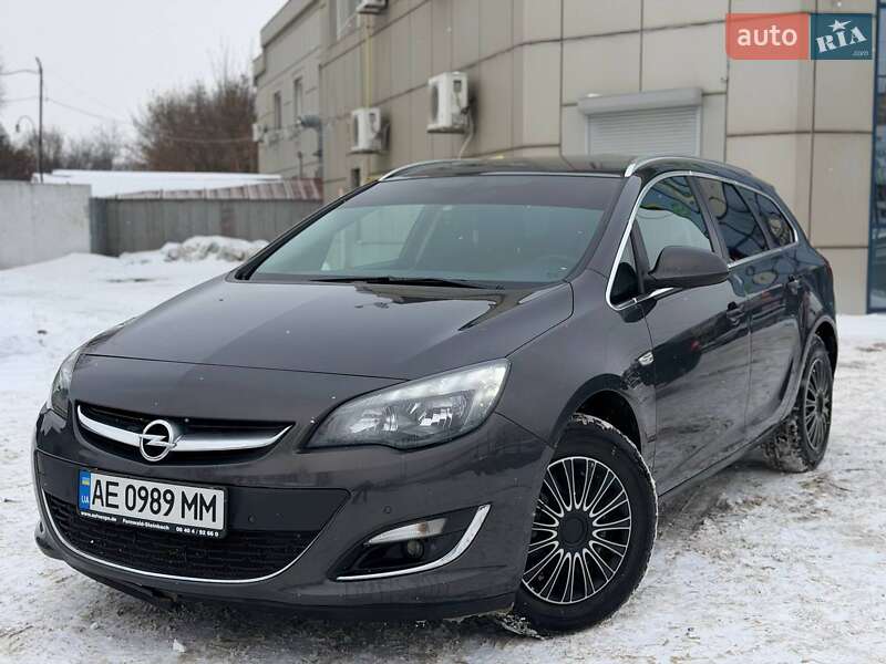 Универсал Opel Astra 2015 в Днепре