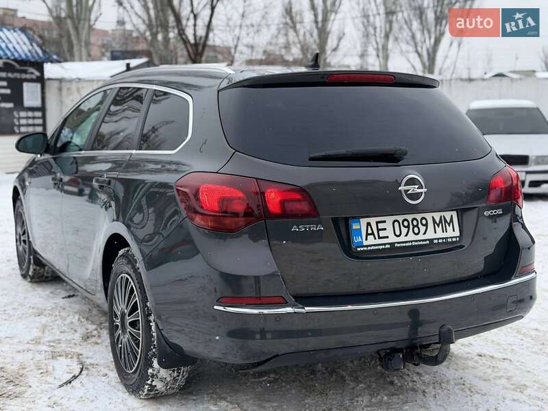 Универсал Opel Astra 2015 в Днепре