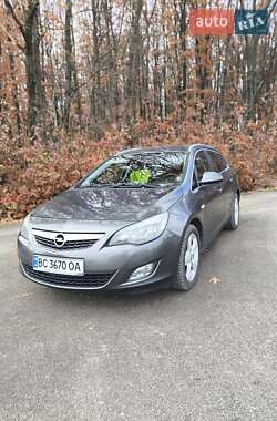 Універсал Opel Astra 2011 в Дрогобичі