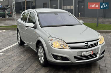 Хэтчбек Opel Astra 2009 в Луцке