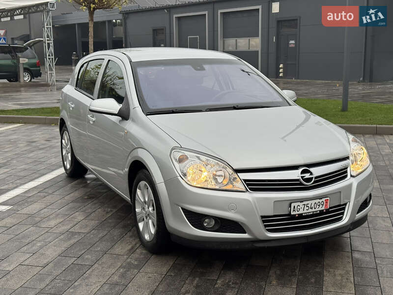 Хэтчбек Opel Astra 2009 в Луцке фото Хэтчбек Opel Astra 2009 в Луцке