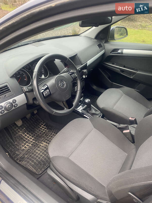 Універсал Opel Astra 2010 в Самборі