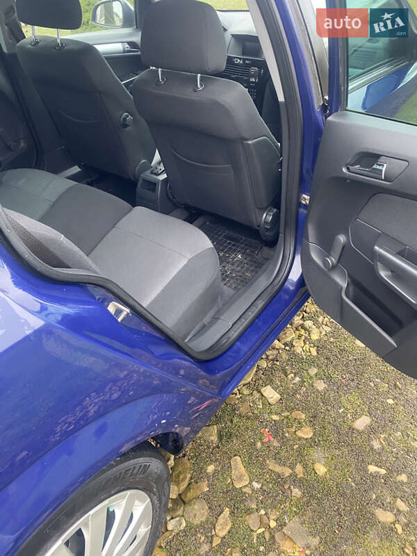 Універсал Opel Astra 2010 в Самборі