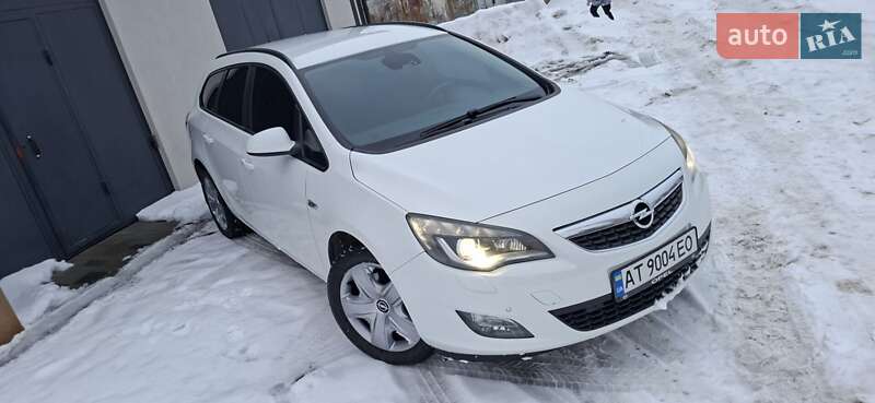 Opel Astra 2011 Opel Astra 2011