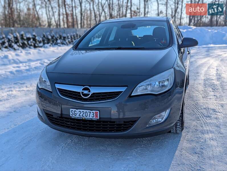 Хэтчбек Opel Astra 2012 в Луцке