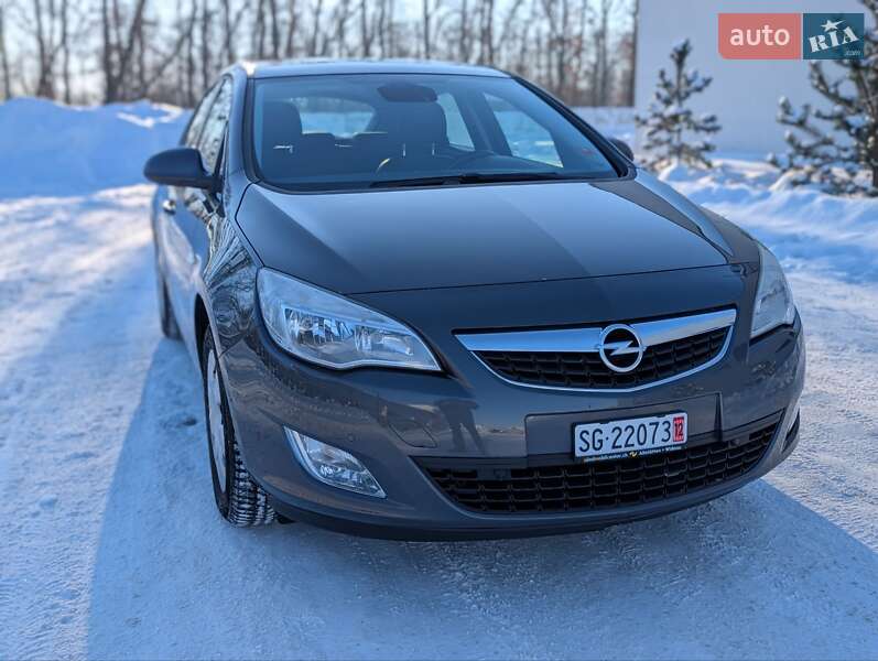 Хэтчбек Opel Astra 2012 в Луцке